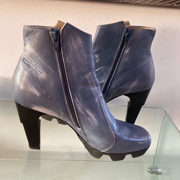 Like Smug Prophecy Boots - Picture 4 of 9